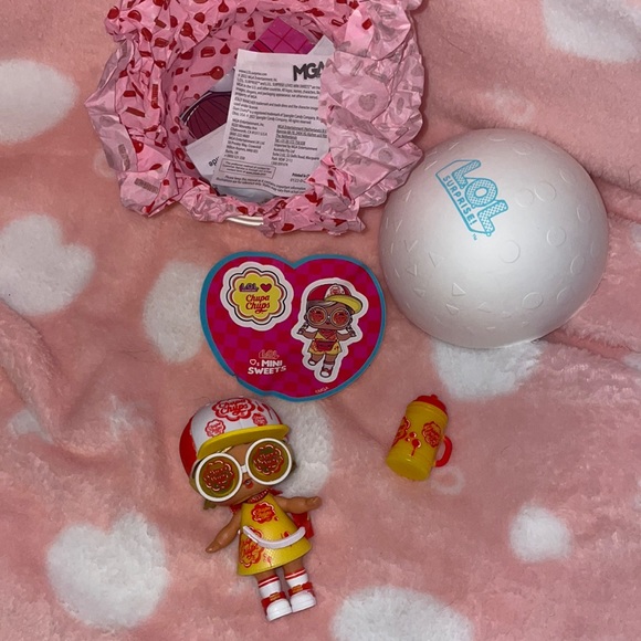 Lol mini sweets chupa chups ball sticker and figure all included - Picture 1 of 4
